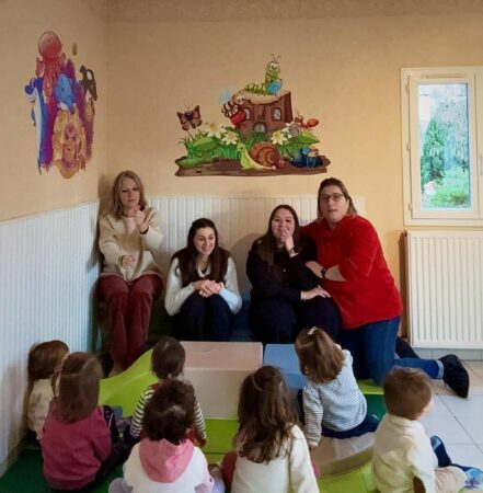 La nouvelle équipe de la MAM de Boulogne, qui compte une 4ème nounou, Anaïs. (de dr à g Claudine, Océane, Anaïs, Marlène)