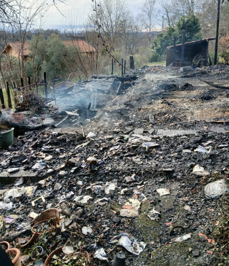 Les terribles décombres de l'incendie qui a ravagé la maison de Josiane.