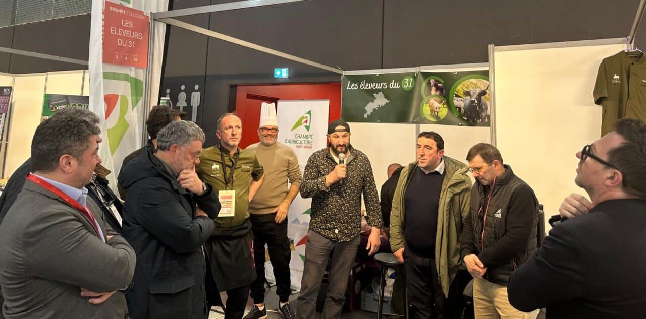 Jérôme Bayle a lancé la marque de valorisation de la viande locale, ô garonnais, lors du SMAHRT ce weekend. (au micro J. Bayle, 2è en partant de la dr Christian Déqué, président de la Chambre d'agriculture)