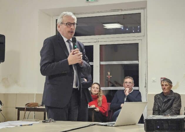 Le député Jean-René Cazeneuve, intervenant lors de la cérémonie des voeux à Saint-Blancard.