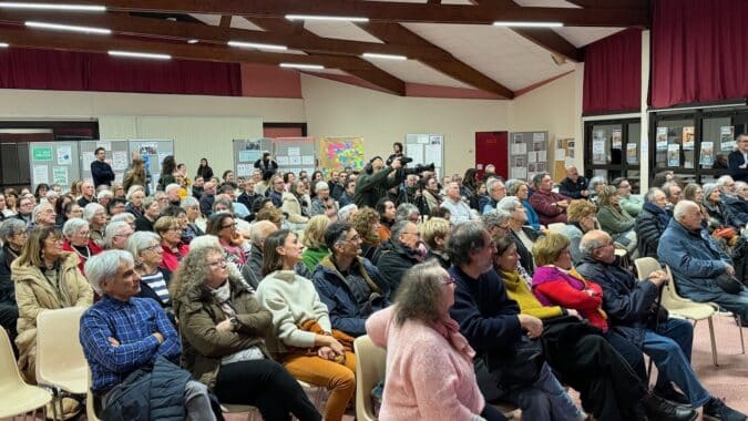 Il y avait du monde pour écouter Carbonne autrement