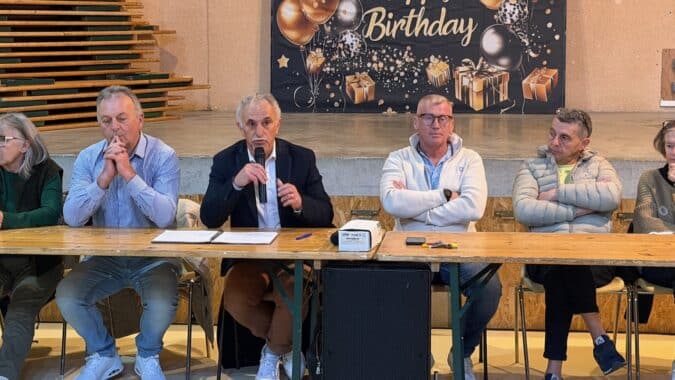 Patrick Lefebvre maire de la commune dans un exercice de pédagogie