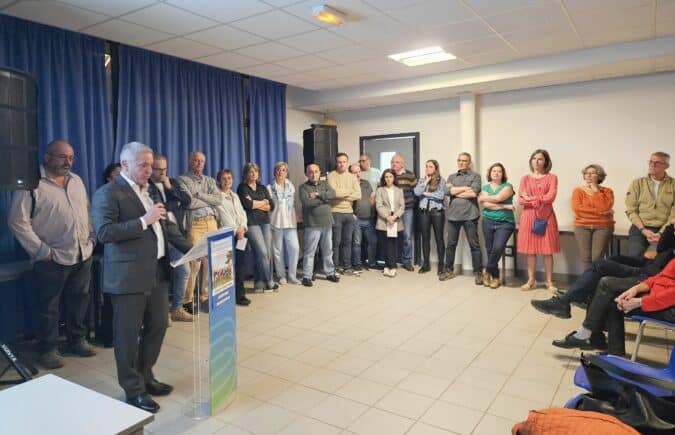 Réunion publique électorale de la liste Ensemble pour Demain à Boulogne. (au micro Alain Boubée)