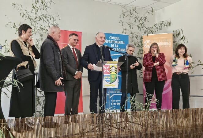 Un tiers-lieu culturel à Charlas, une réalisation d'envergure pour un petit village qui affiche un dynamisme innovant. (de dr à g C. Delga, M. Gasto-Oustric, JY Duclos, JP Duclos, J. Aviragnet, P. Medevielle, C. Laurenties)