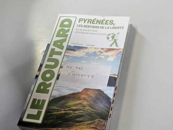 Le guide du Routard, Pyrénées les chemins de la Liberté, pour rendre hommage aux passeurs dans les Pyrénées pendant la Seconde Guerre Mondiale.