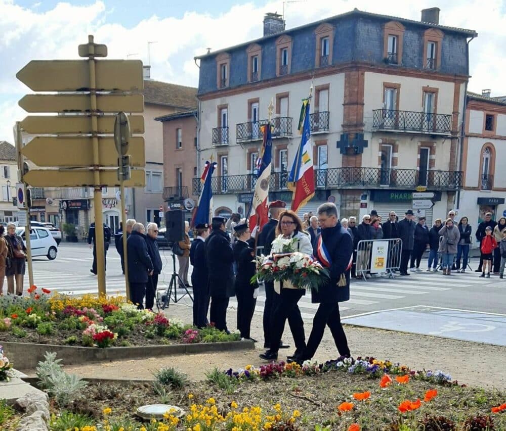 Dépot de la gerbe de la municipalité