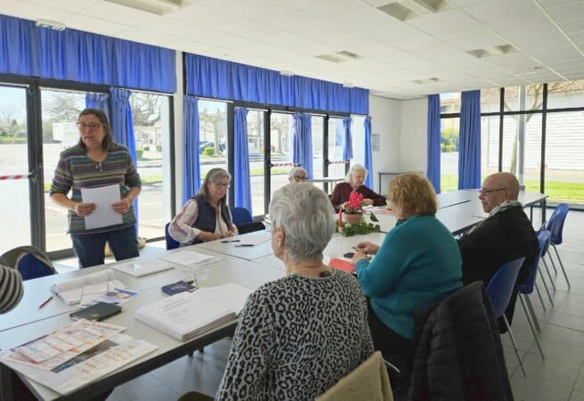 L'assemblée générale de l'Oustal des Pyrénées, présidée par Sylvie Loisil.