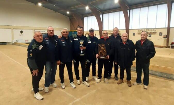 Les finalistes entourent le président Lautrédou