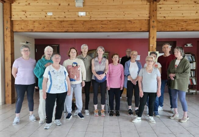 L'atelier équilibre, proposé par la MSP du Boulonnais et M2P, dirigée par Marie Jardot et les douze seniors ravis d'y participer.