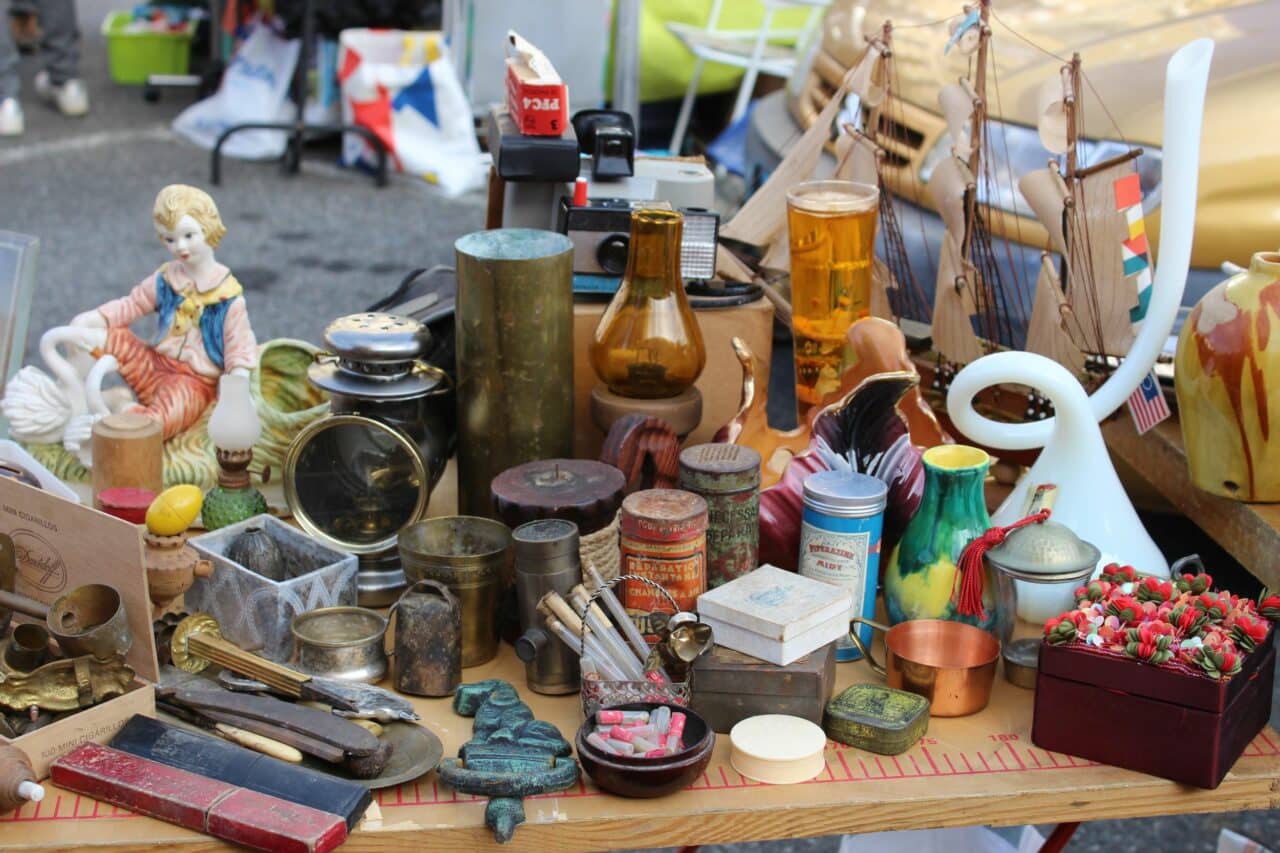 Chiner et déambuler en famille ou entre amis au vide-greniers de l'APE, un beau samedi en perspective.