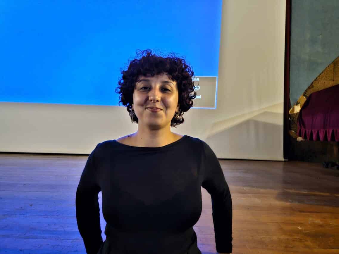 Anissa Medjebeur, doctorante en cinéma, spécialiste du cinéma asiatique, en conférence à l'Isle en Dodon, pour le film The Grand Master de Wong Kar Waï.