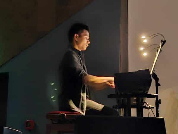 Le pianiste Antoine Moulard et le batteur Nicolas Di Costanzo ont illustré de leur musique en live un film muet de Buster Keaton.