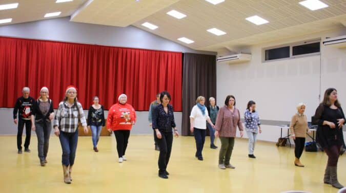 Danses en ligne sur des airs entraînants et bal country, une belle soirée en perspective samedi soir avec le club Move and Dance 65.