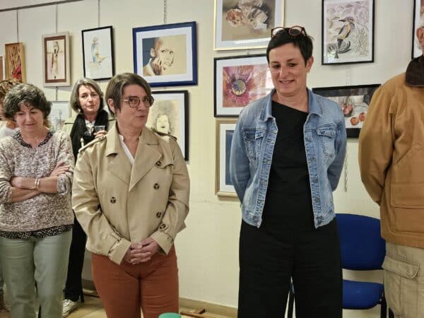 Les édiles de L'Isle en Dodon Chantal Denax et de Péguilhan Céline Laurenties, ont inauguré l'exposition de peinture de l'atelier de Camell'Arts.