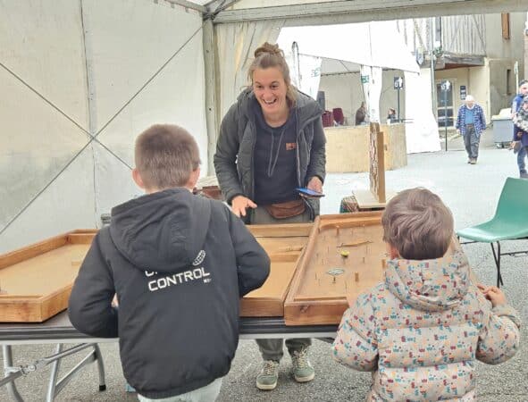 Alexandrine Bazin créé des jeux en bois dans son Atelier du Rat Botté, pour donner de la joie aux familles.