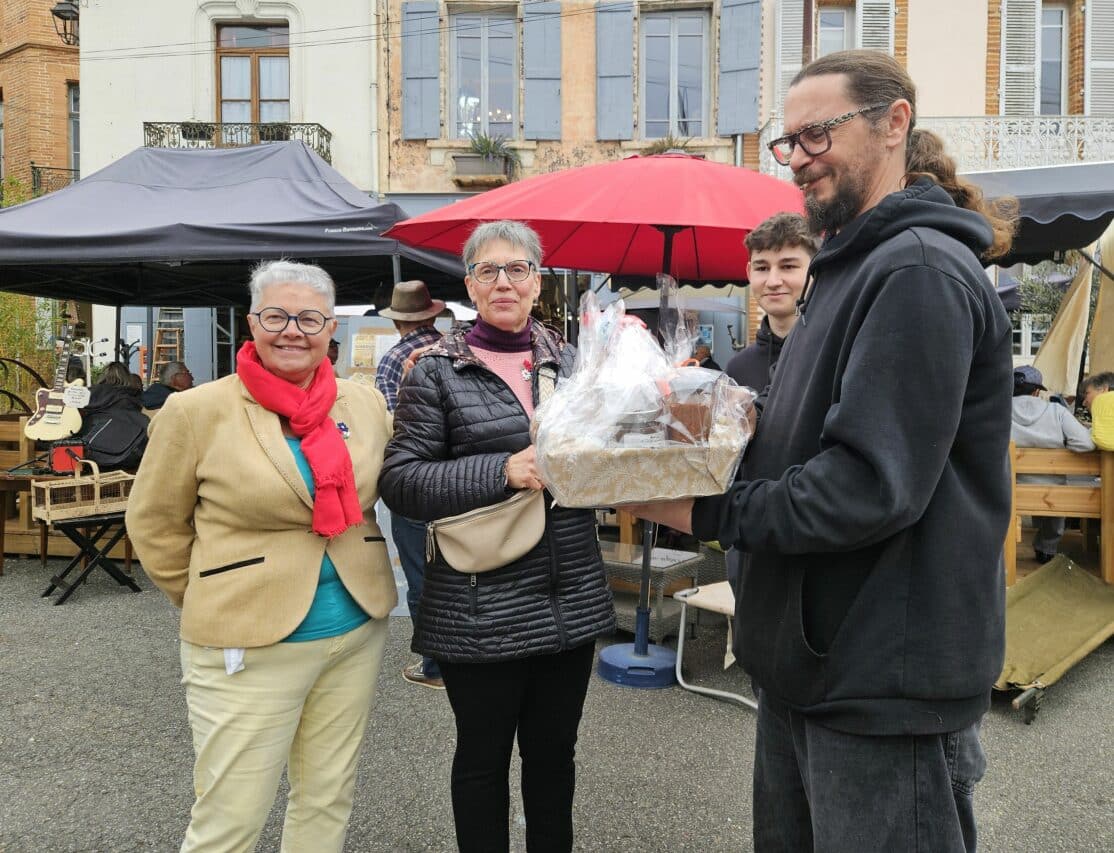 Combien pèse la corbeille du comité de jumelage italien ? au public de le deviner.