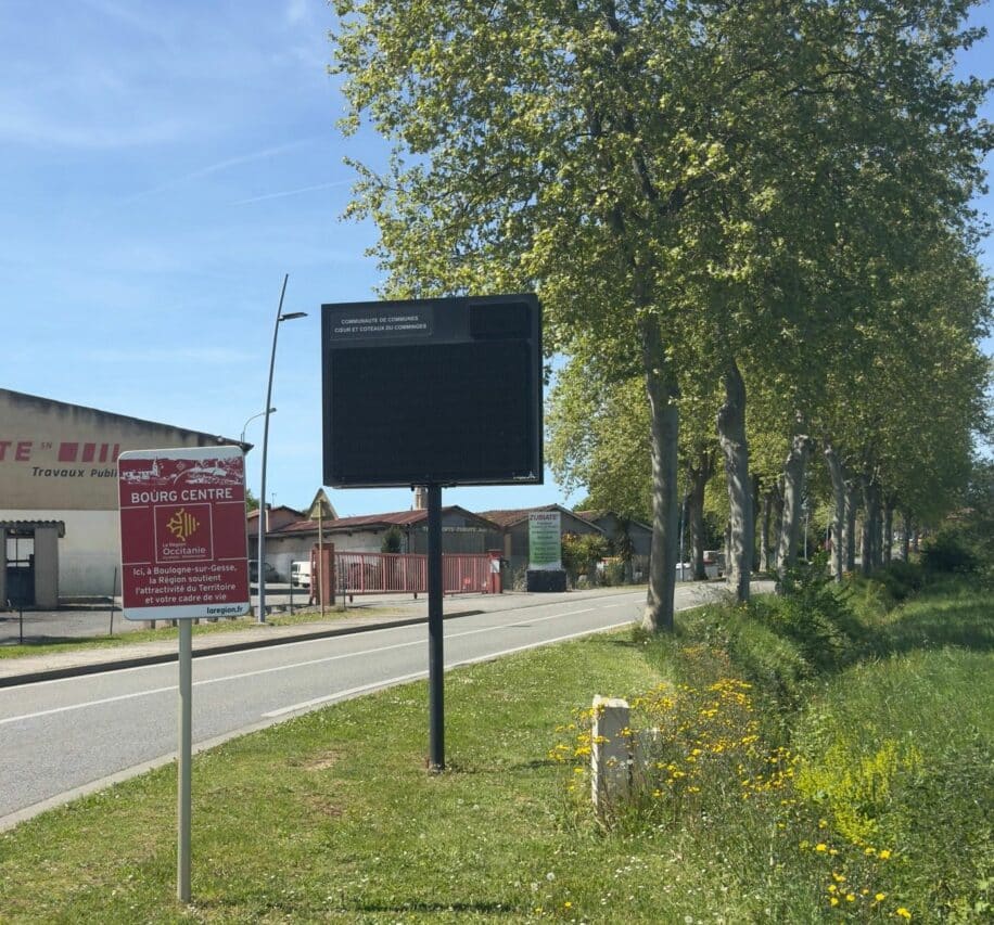 Plus de panneaux lumineux, mais une application sur les mobiles pour s'informer sur les événements du territoire.