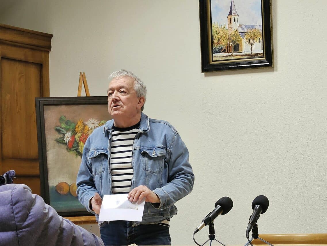 Pierre Nicolas, journaliste de FR3 pendant 30 ans, accompli le célèbre reportage sur la catastrophe d'AZF à Toulouse. (ici au salon du livre de Ciadoux lors de sa conférence).