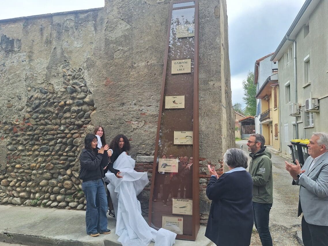Les lycéens céramistes dévoilent l'échelle des crues