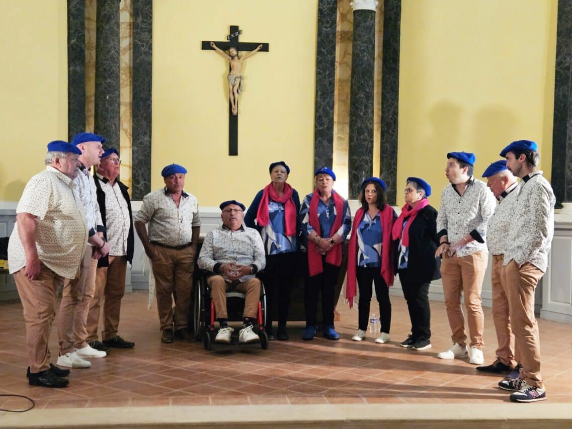 Les Bérets Bleus, une chorale mixte attanchante et talentueuse, en concert à Montmaurin.
