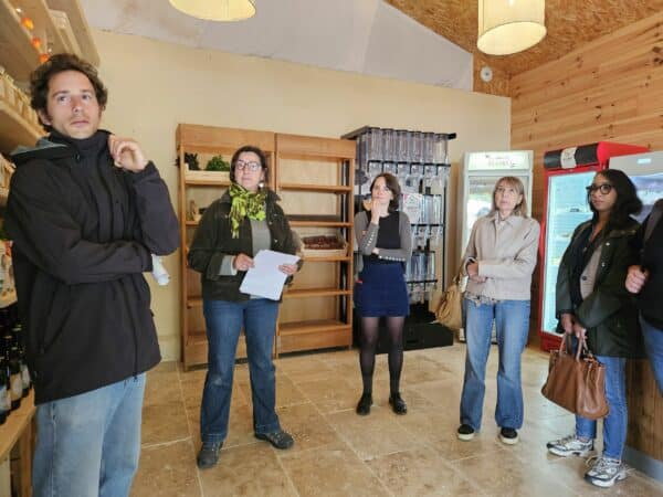 Une boutique épicerie de producteurs inaugurée à la Glissade (au centre Germana chevrière et fromagère).