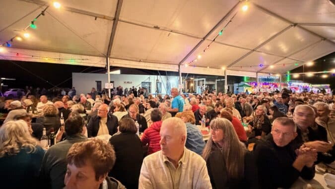Le chapiteau était plein pour applaudir le sosie de Johnny Halliday