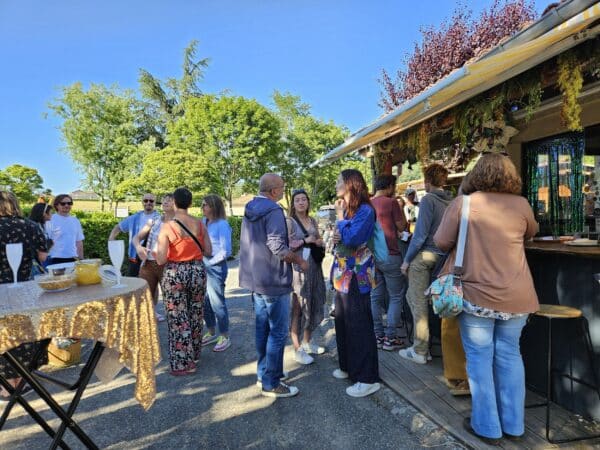 Apéritif inaugural au camping des Petites Pyrénées à Aurignac.