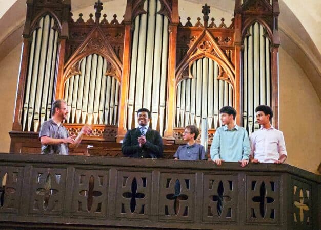 Une superbe prestation de la classe d'orgue de Marc Fabri (à g), du Conservatoire de Saint-Gaudens.