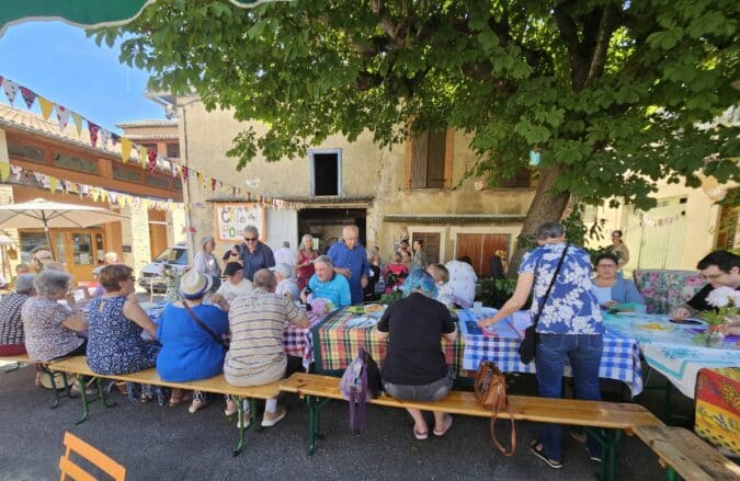 Le banquet de la fête des Possibles à l'Isle en Dodon.