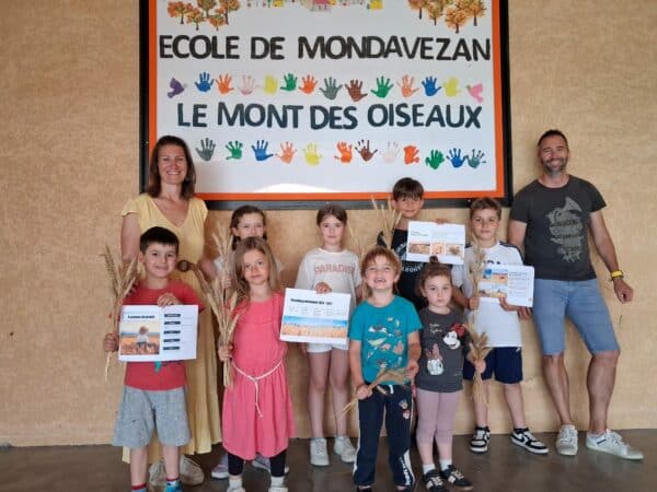 Une aventure collective pour faire découvrir le blé aux écoliers de Mondavezan