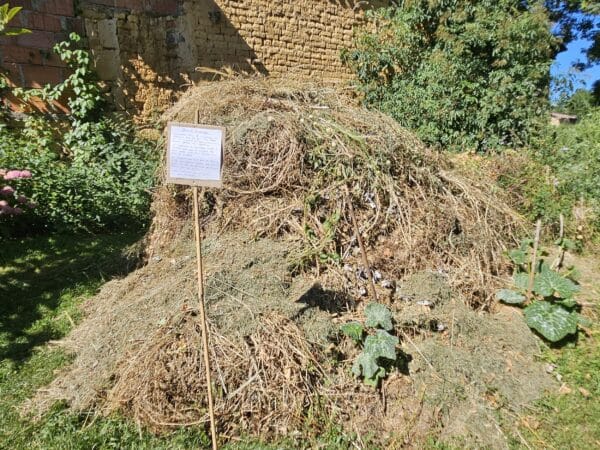 Le jardin naturel de Sonya et Alistair à Mondilhan (compostage).