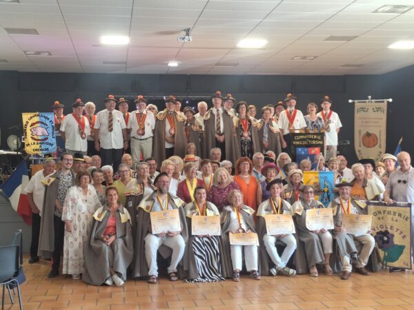 Une belle photo de famille avec l'ensemble des confréries présentes à Cazères