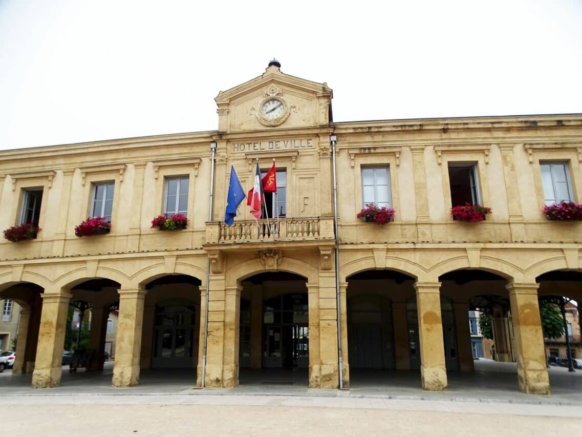 Les dates de fermeture de la mairie en août.