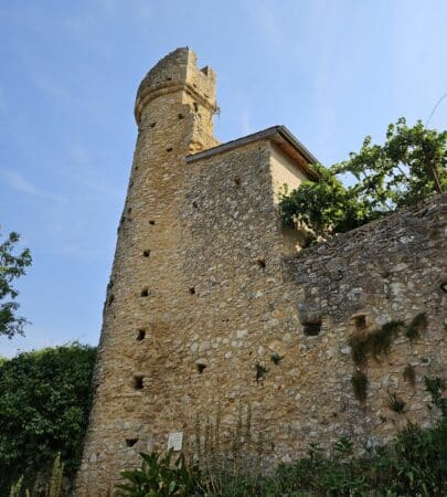 Visite guidée d'Aurignac (ici la tour de la Merci).