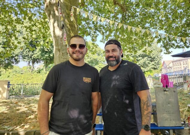 Une belle journée sous les ombrages avec Caisses en Save'On pour son grand vide-greniers estival. (à la buvette Jonathan et Vincent)