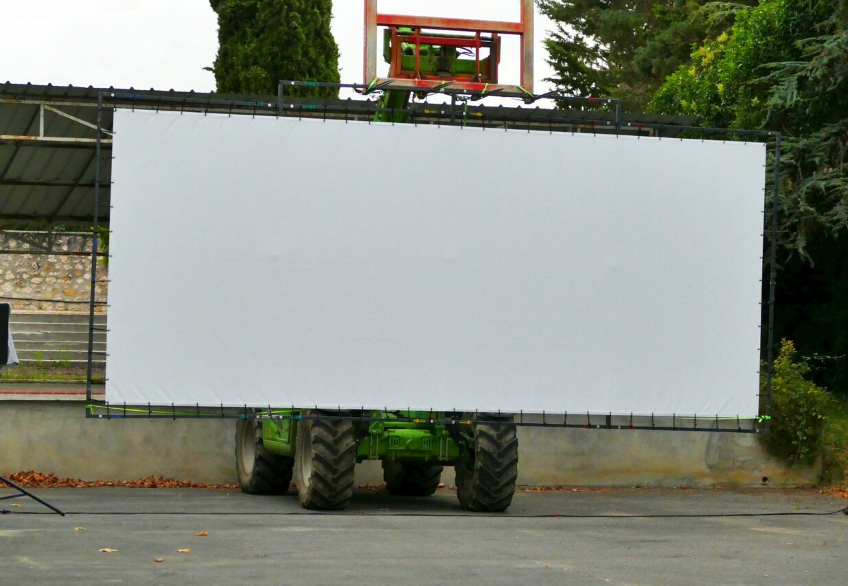 Cinéma dans les coteaux s'arrête à Saint Lary pour une soirée repas et film en plein air.