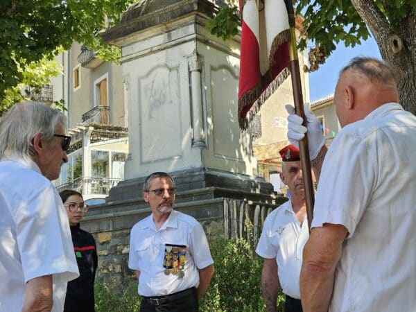 Recueillement à la commémoration du 14 juillet à Aurignac.
