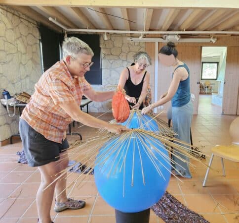 La vannerie sauvage, un art ancestral avec des matériaux de la nature.