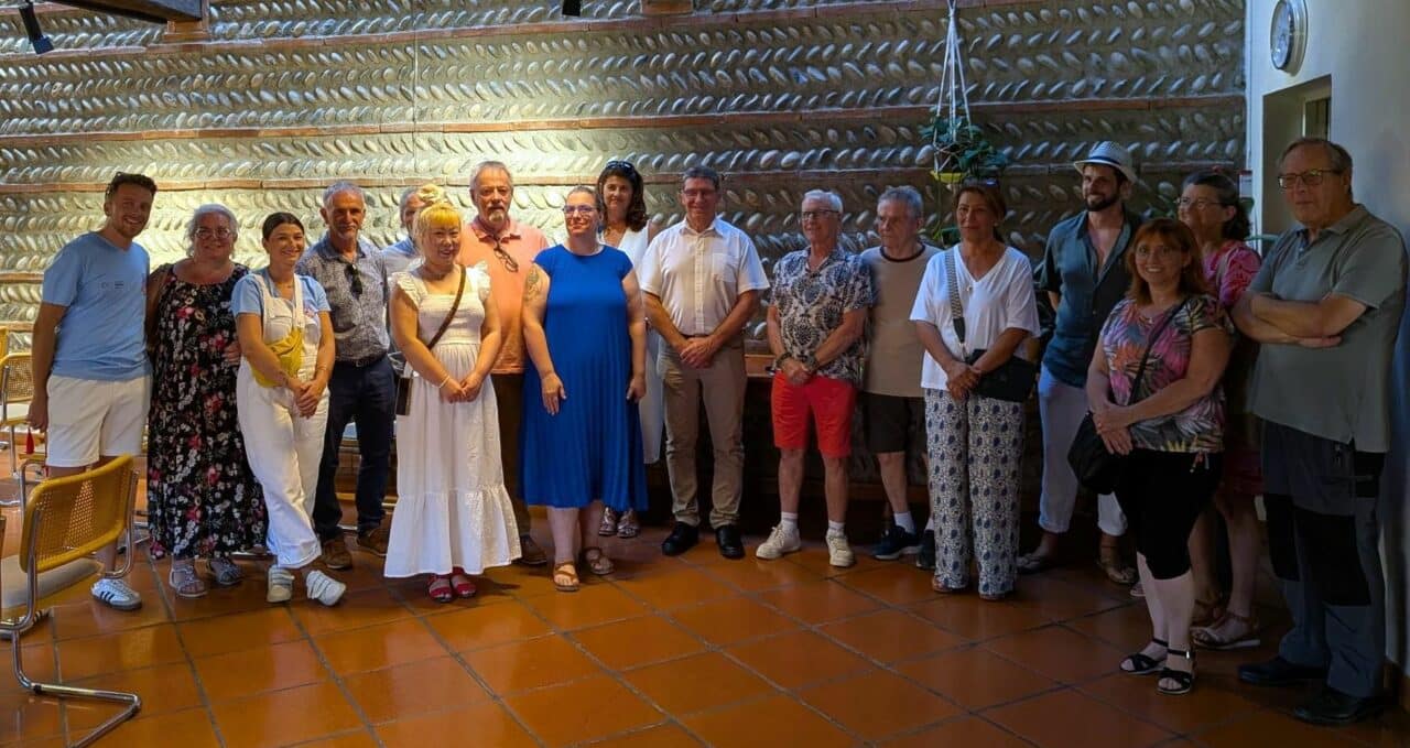 Les artistes d'Exp'Osons reçus à la mairie