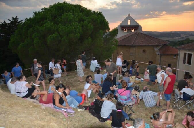 Grillades et éclipse commentée, une soirée d'émotions et de partage à Mondilhan.