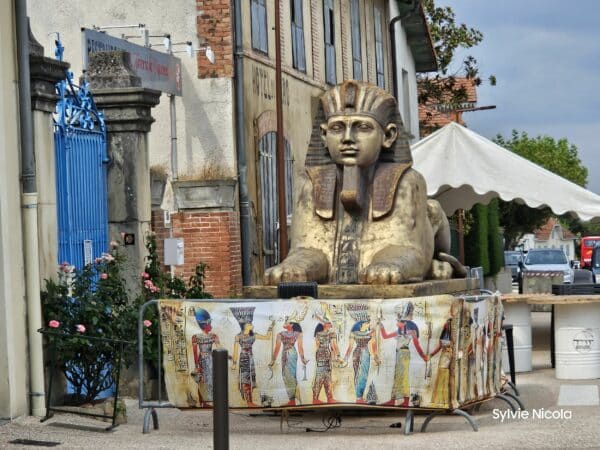 Symbole du thème des fêtes du15 août à Boulogne, le Sphinx égyptien veillaient sur les festayres.