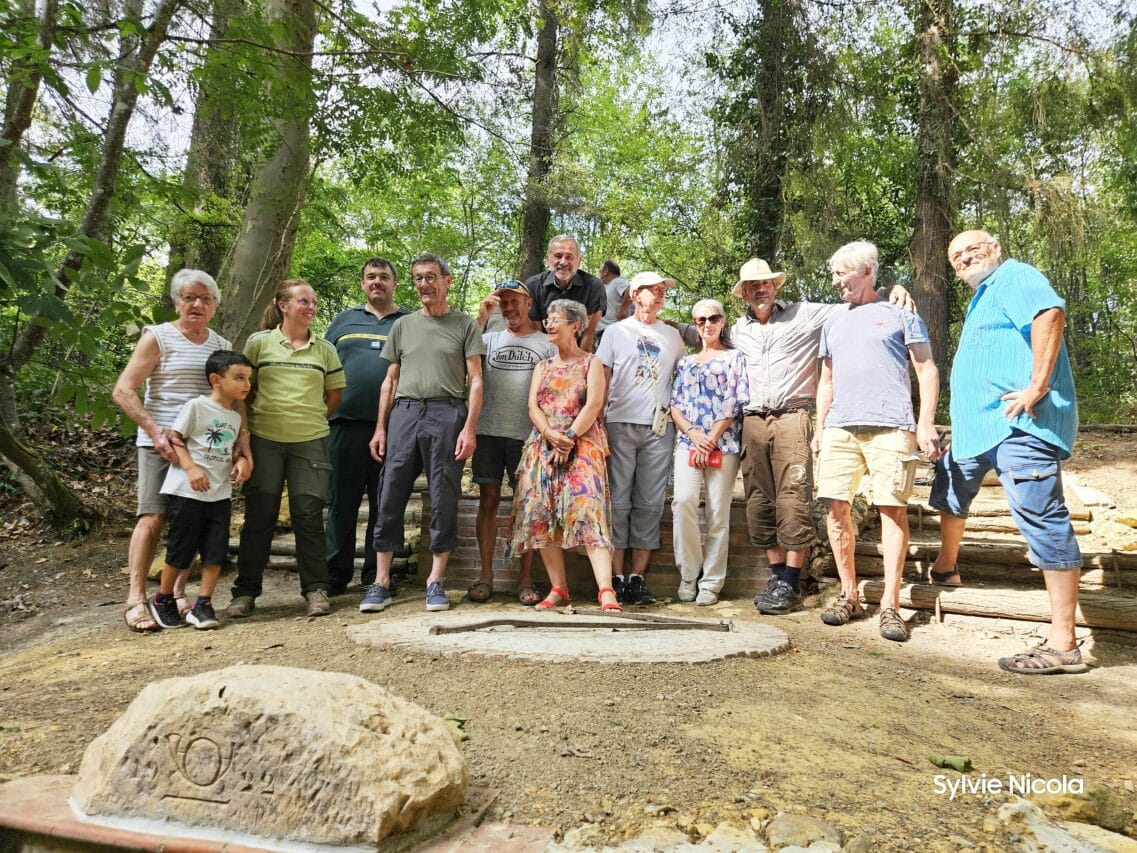 Inauguration de la magnifique réhabilitation de la fontaine de l'arboretum, par l'association PCNC, en présence de l'ONF et de personnalités.