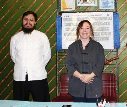 Fabienne Bernadou, fondatrice de l'école de taichi la Petite Ourse, et son assistant Jean David.