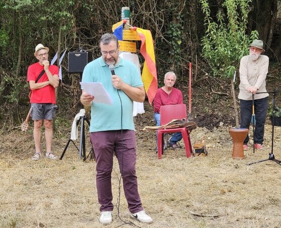 Michel Losego maire d'Aurignac a rendu hommage à Jean-François Zapater, cheville ouvrière du jumelage et la randonnée équestre franco-espagnole.