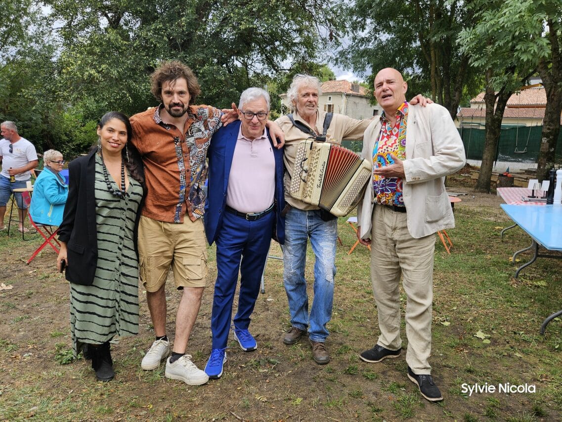 Les artistes de la soirée cabaret au Jardin Gourmand : Mélodie, Julien, Francky le Tricheur, Luc, Le Baron.