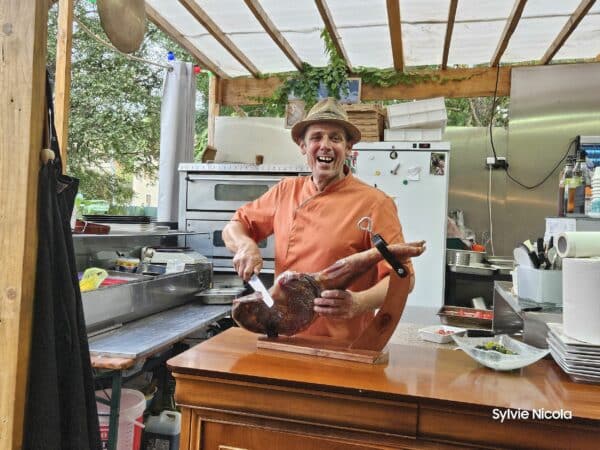 Fred le chef aux fourneaux du Jardin Gourmand.