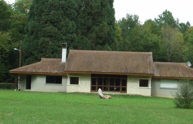 Rendez-vous à la Maison forestière de l'Arboretum pour une balade avec Alistair, dessinateur de paysages.