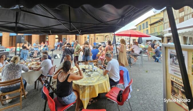 La guinguette pour le concert du Ukulélé quartet, avant la prestation du groupe Baouba, une soirée festive et chaleureuse.