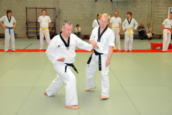 Le club de taekwendo ouvre à Péguilhan le 15 septembre. (à g le professeur Jan Mennekens)