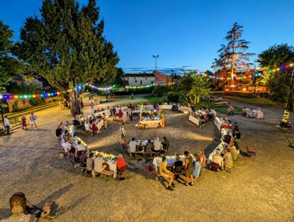 Le dîner s’est progressivement transformé en véritable spectacle.